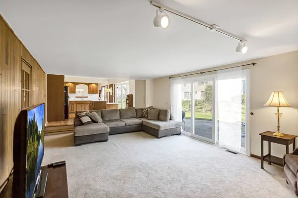 915 N Saratoga DR, Palatine, IL 60074