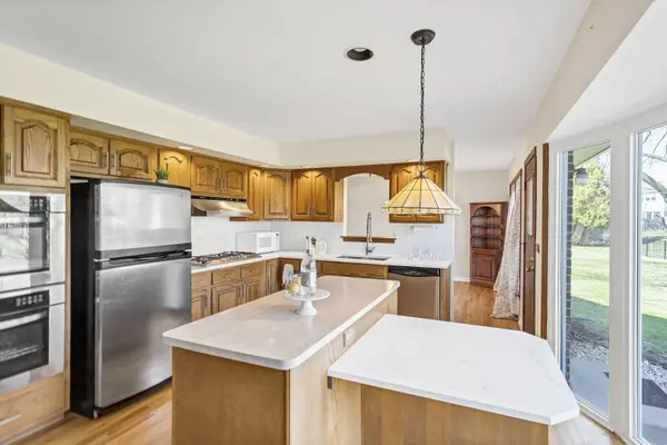 915 N Saratoga DR, Palatine, IL 60074