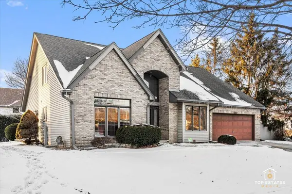 1190 Woodcreek LN, Hoffman Estates, IL 60169