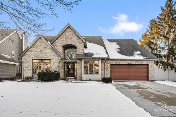 1190 Woodcreek LN, Hoffman Estates, IL 60169