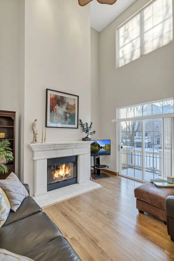 171 Shaftesbury ST #171, Carol Stream, IL 60188