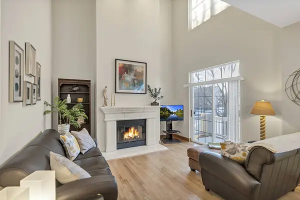 171 Shaftesbury ST #171, Carol Stream, IL 60188