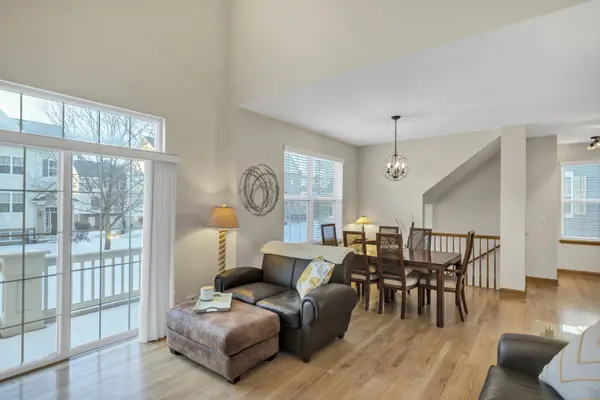 171 Shaftesbury ST #171, Carol Stream, IL 60188
