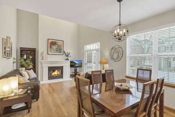 171 Shaftesbury ST #171, Carol Stream, IL 60188
