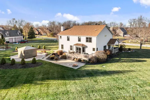 2303 Fox Bluff LN, Spring Grove, IL 60081