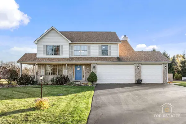 2303 Fox Bluff LN, Spring Grove, IL 60081