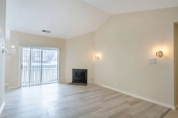 25 Superior CT #L2, Schaumburg, IL 60193