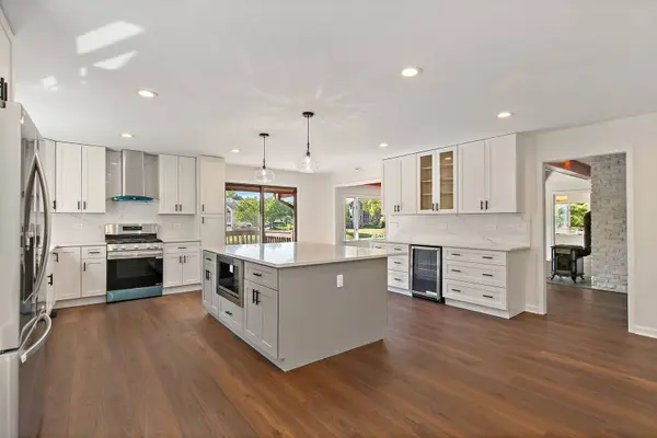 1548 Wood Creek TRL, Bartlett, IL 60103