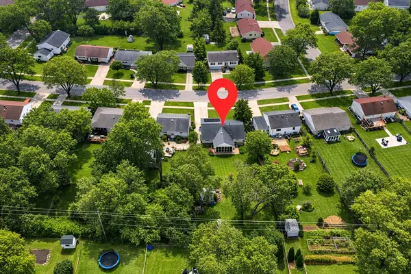 1005 Meadow LN, Streamwood, IL 60107