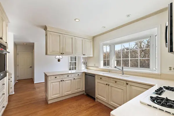 43 Ravenscraig LN, Inverness, IL 60067