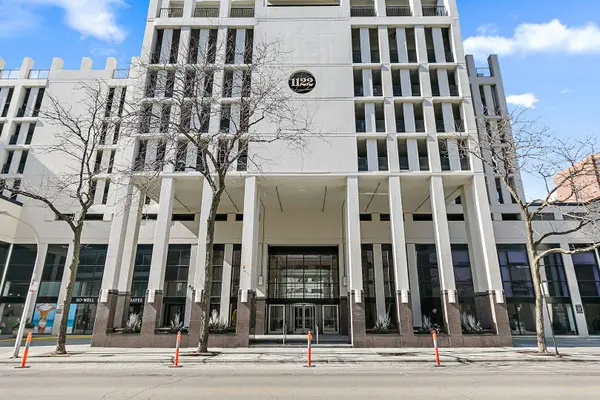 Chicago, IL 60610