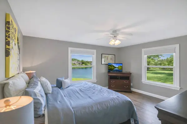 512 Bay RD, Mchenry, IL 60051