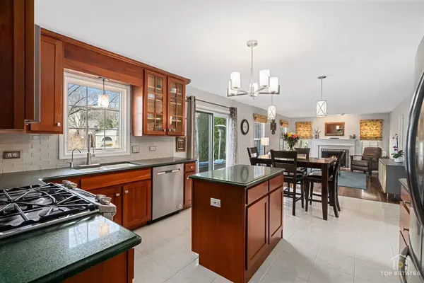 1506 Division ST, St. Charles, IL 60174