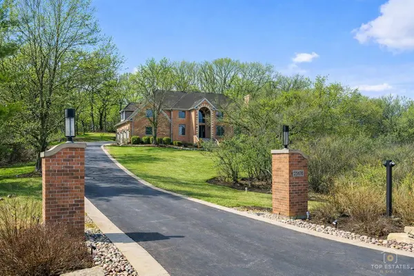 25676 N Canyon Creek CT, Barrington, IL 60010