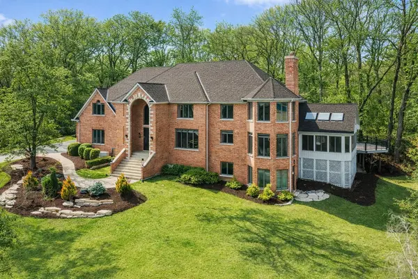 25676 N Canyon Creek CT, Barrington, IL 60010
