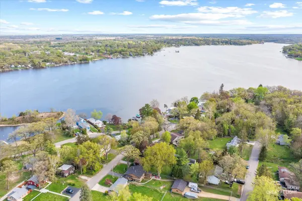 4520 W Shore DR, Wonder Lake, IL 60097
