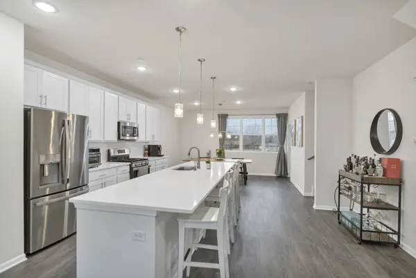 2720 Lily LN, Rolling Meadows, IL 60008
