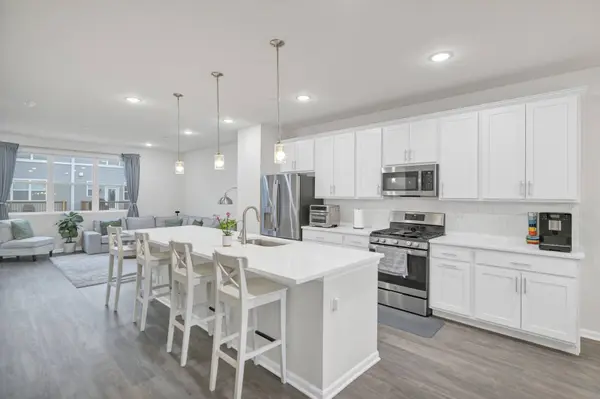 2720 Lily LN, Rolling Meadows, IL 60008