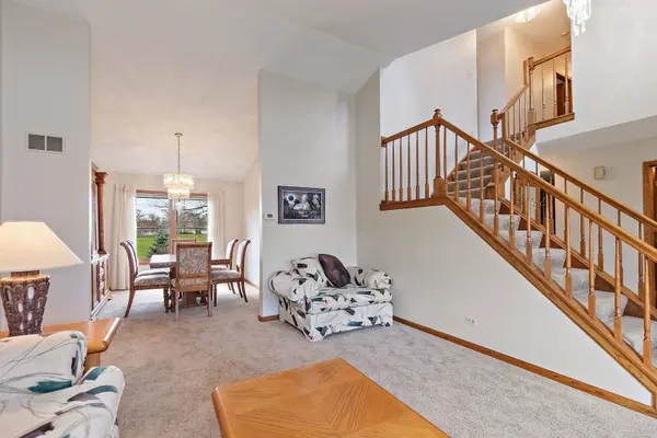 160 Brentwood TRL, Elgin, IL 60120
