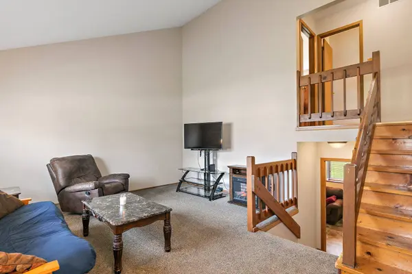 313 N Huntington DR, Mchenry, IL 60050