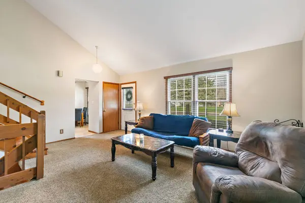 313 N Huntington DR, Mchenry, IL 60050