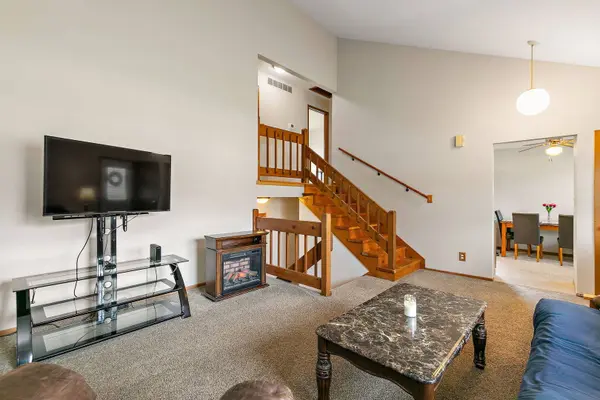 313 N Huntington DR, Mchenry, IL 60050