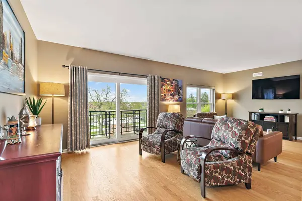 104 N Plum Grove RD #504, Palatine, IL 60067