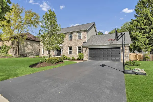 2045 Somerset LN, Wheaton, IL 60189