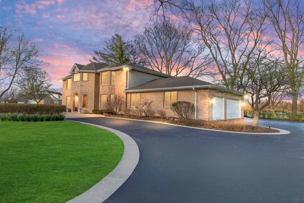 2321 Coach RD, Long Grove, IL 60047