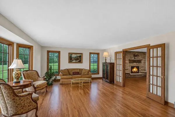 2321 Coach RD, Long Grove, IL 60047