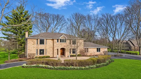 2321 Coach RD, Long Grove, IL 60047