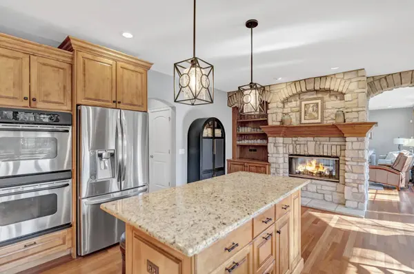 710 Reserve CT, South Elgin, IL 60177