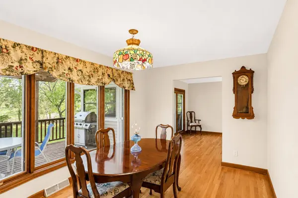 41W067 Colson DR, St. Charles, IL 60175