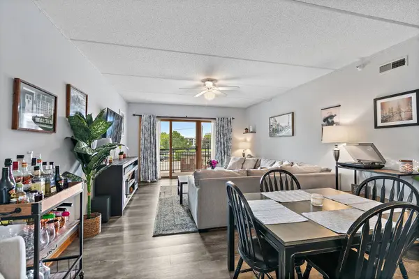 455 W Front ST #201, Wheaton, IL 60187