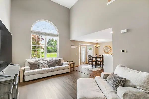 22 Rolling Oaks RD #C, Sugar Grove, IL 60554