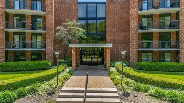 1605 E Central RD #301A, Arlington Heights, IL 60005