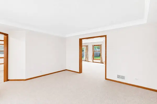 537 W Comstock AVE, Elmhurst, IL 60126