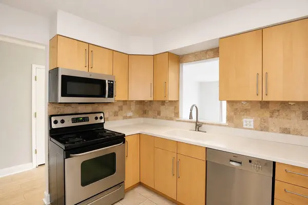 1365 N Sterling AVE #104A, Palatine, IL 60067