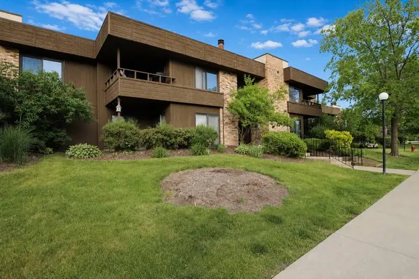 1365 N Sterling AVE #104A, Palatine, IL 60067