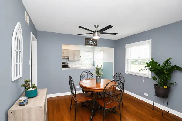 832 N Prater AVE, Leyden Township, IL 60164
