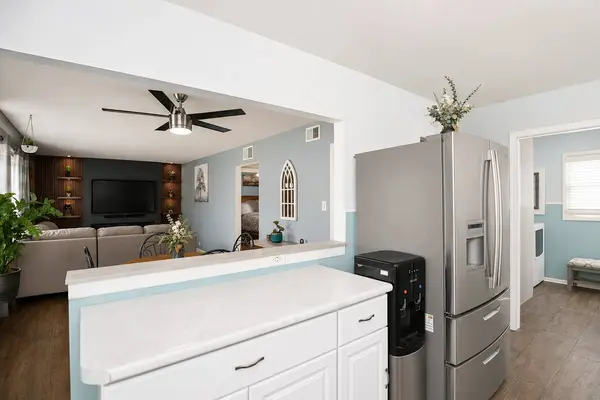 832 N Prater AVE, Leyden Township, IL 60164