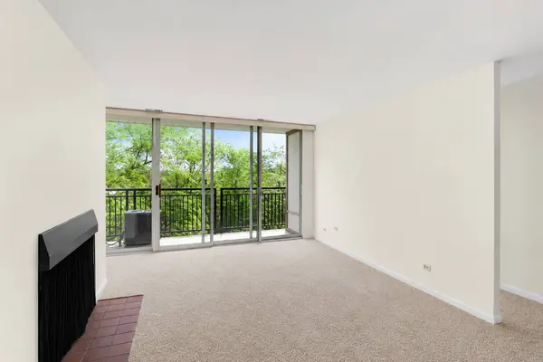 1811 Four Lakes AVE #4F, Lisle, IL 60532