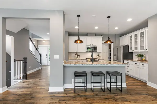 4275 Fiona LN, Lisle, IL 60532