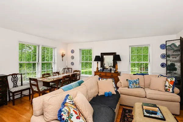 915 N Pine AVE, Arlington Heights, IL 60004