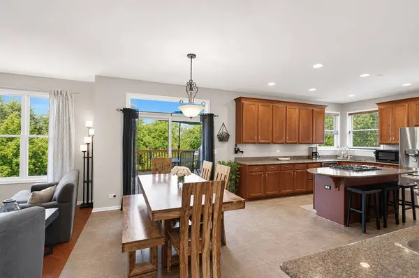 1311 Bison LN, Hoffman Estates, IL 60192
