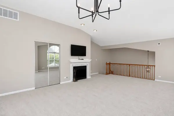 622 Grosse Pointe CIR, Vernon Hills, IL 60061