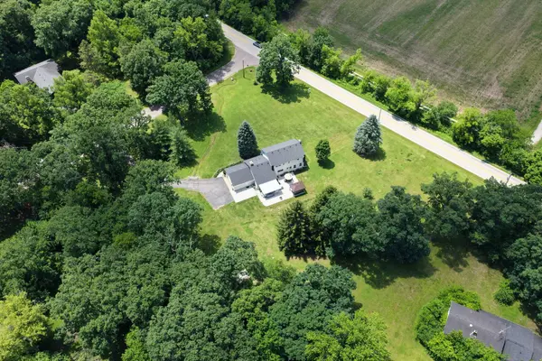 37W384 Ronsu LN, St. Charles, IL 60175