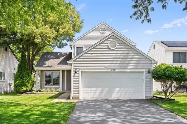 1870 Wildwood LN, Hanover Park, IL 60133