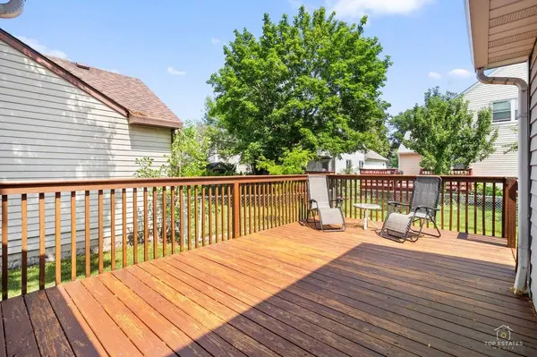 1870 Wildwood LN, Hanover Park, IL 60133