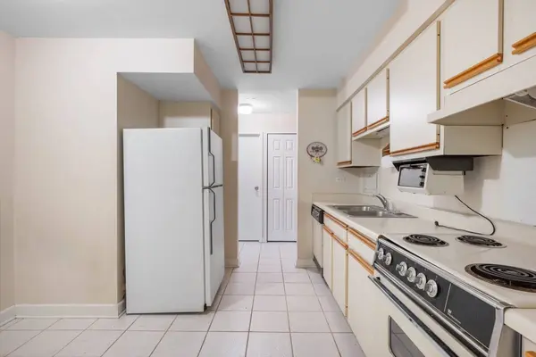 1605 E Central RD #106A, Arlington Heights, IL 60005